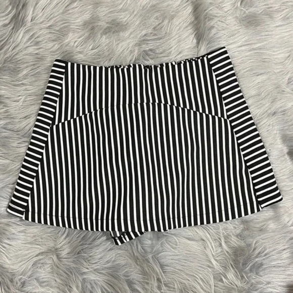 🆕 DONT ASK WHY MADE IN ITALY Striped Panel Skort Size Small - Picture 7 of 7